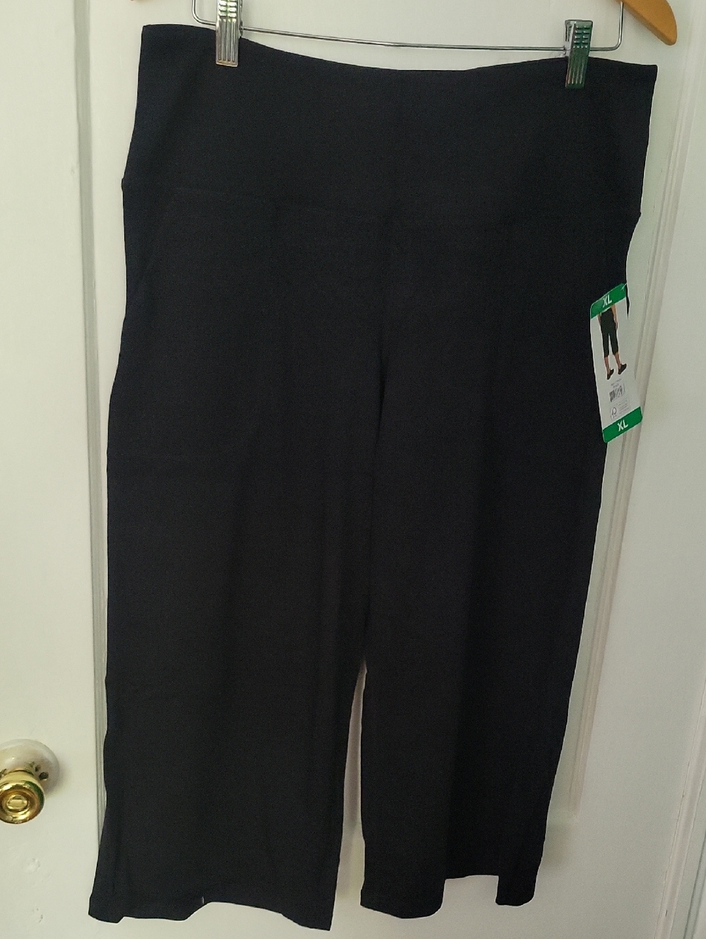 Tuff Athletics Black Capri Pants